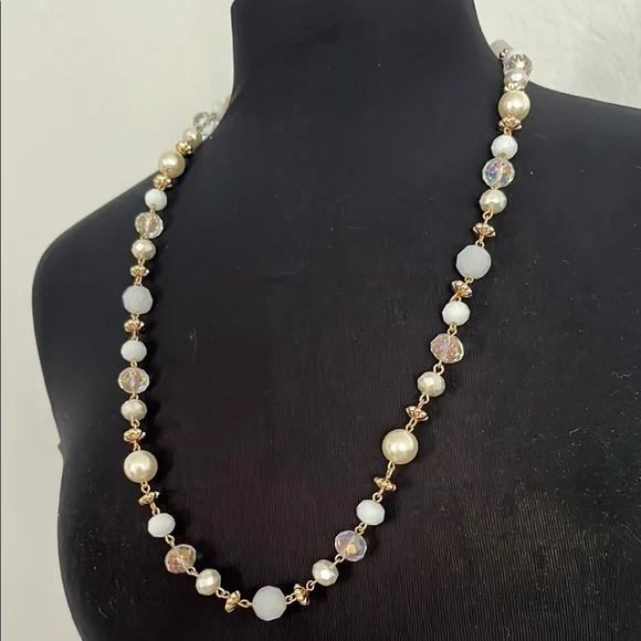 Liz Claiborne White Pearl Jewelry Set - Picture 6 of 9